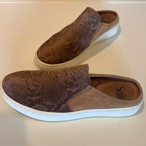 Söfft slip on sneaker. Women’s size 8.5
